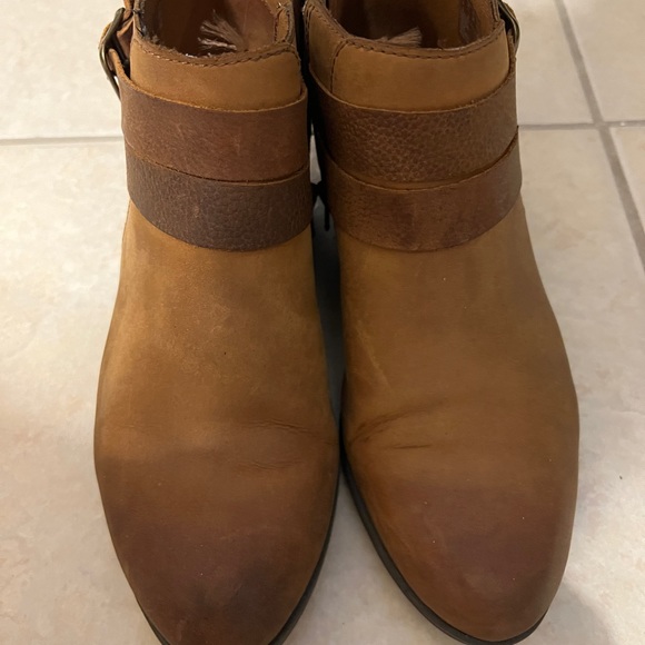 Clarks Collection Womens 7.5 Distressed Leather Ankle Bootie Boot Tan Brown - Picture 5 of 6